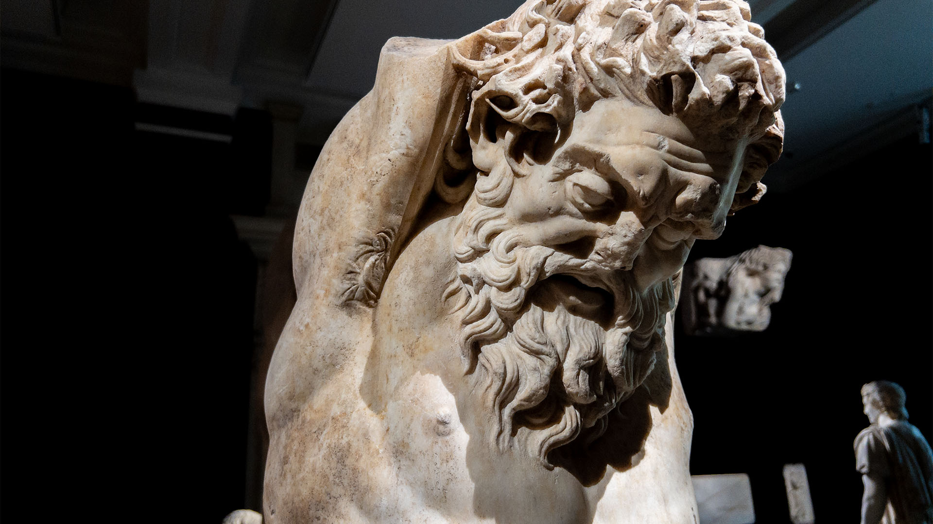Hanging Marsyas Statue - Η Κρεμασμένη Στατουή του Μαρσυά