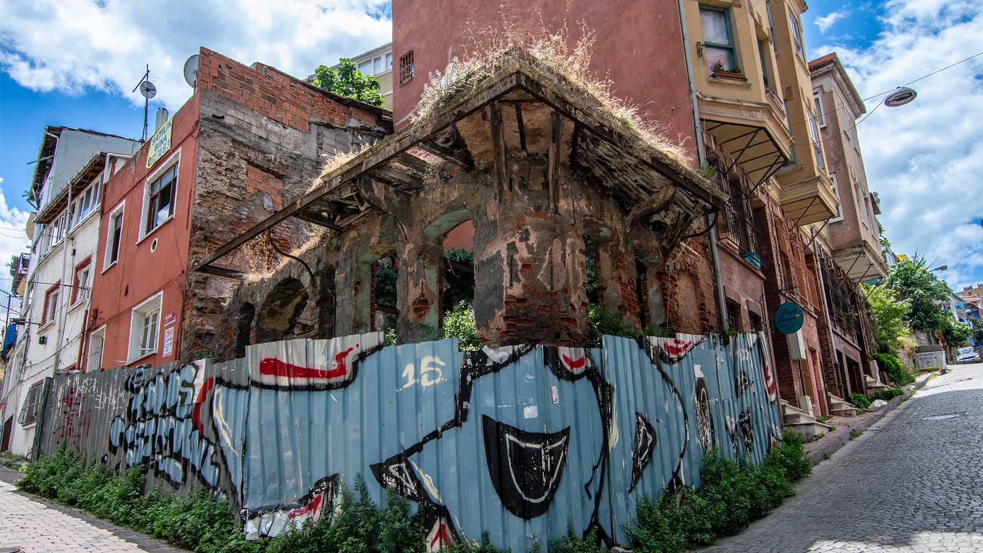 Architectural Ruins and Urban Decay in Balat, Istanbul - Φανάρι, Μπαλάτ, Κωνσταντινούπολη