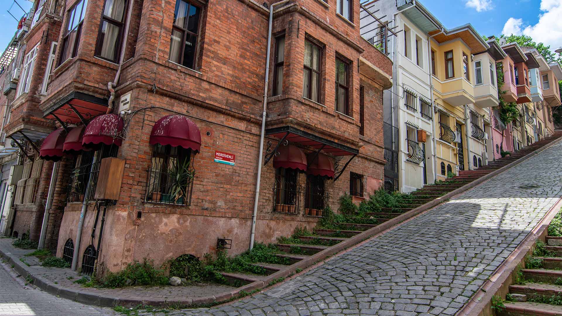 The Iconic Merdivenli Yokuş (Staircase Street) of Balat, Istanbul - Φανάρι, Μπαλάτ, Κωνσταντινούπολη